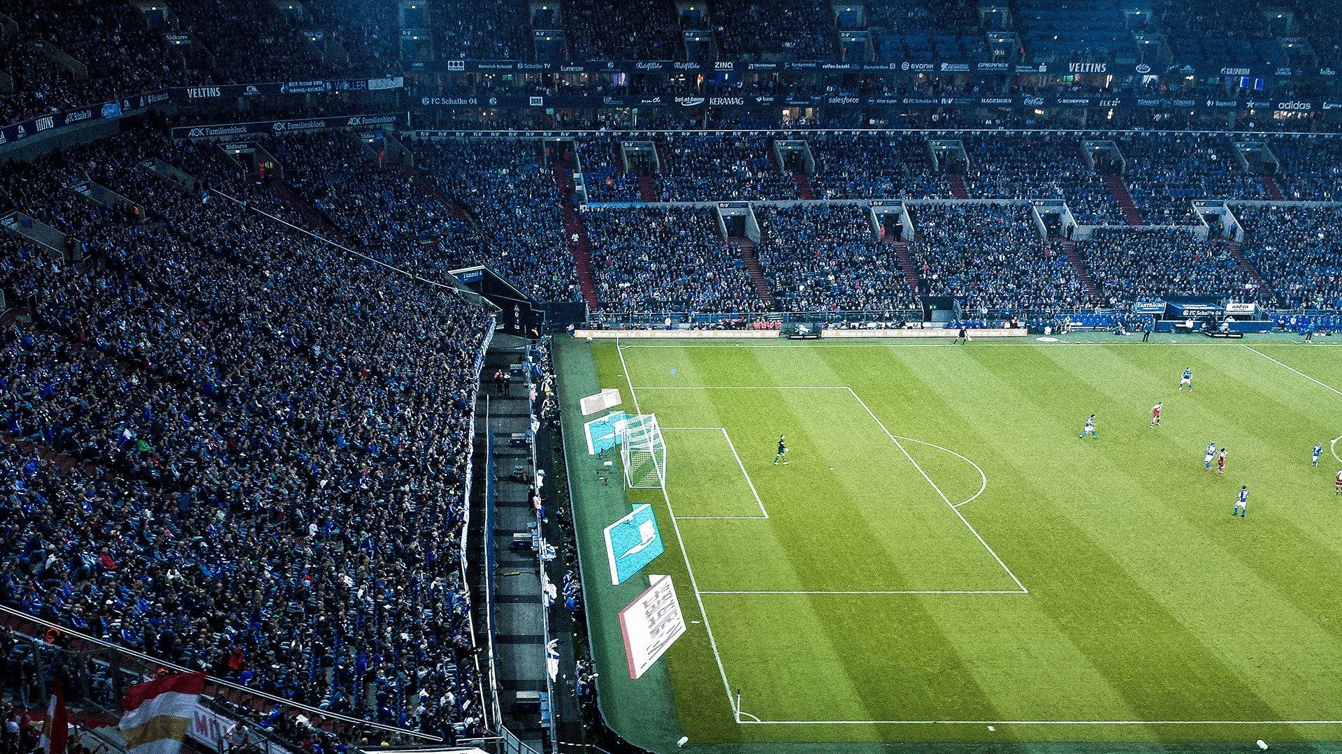 艾顿为队友发声，人们总把拉拉维亚当作弱者，这彻底错了