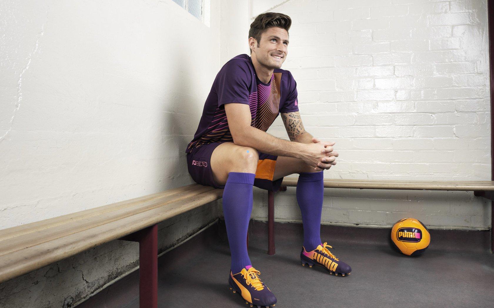 巴萨引援动向曝光，三大球星坎塞洛、弗拉霍维奇与施洛特贝克齐表加盟意愿