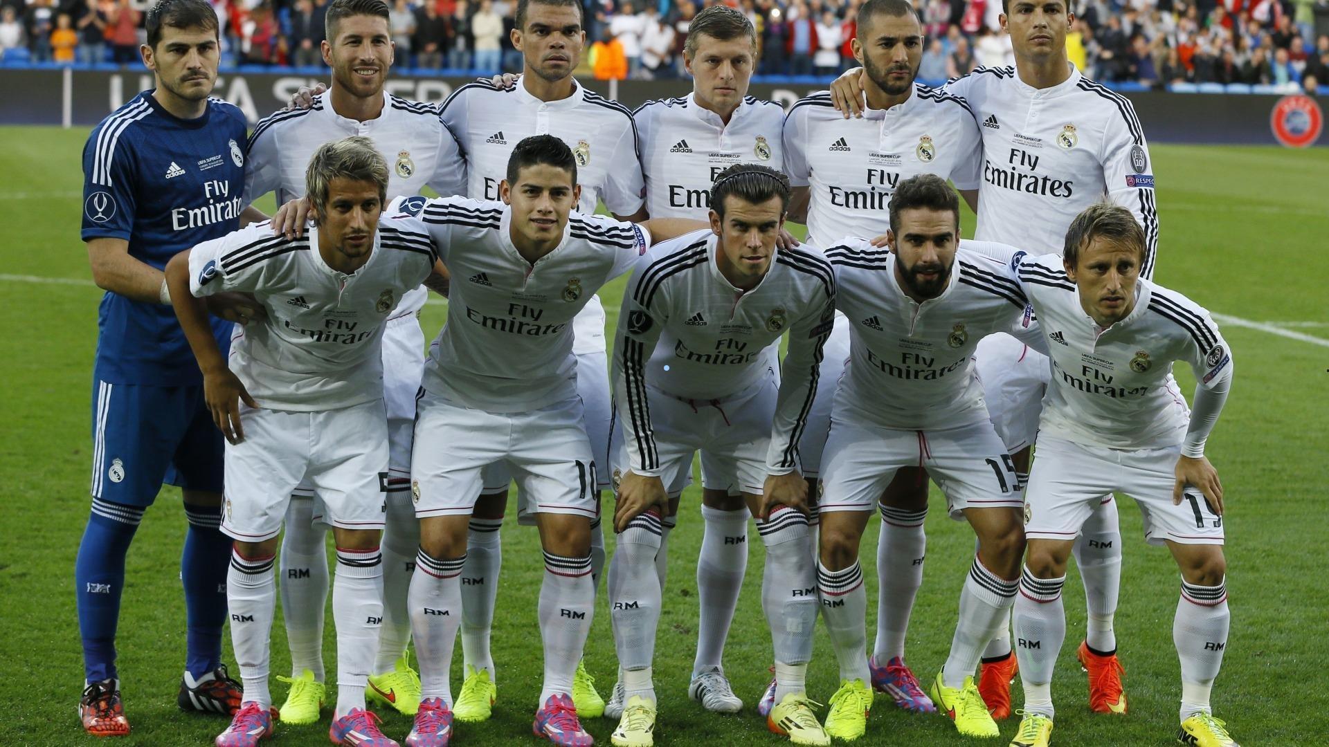 西蒙斯深情回忆，内马尔巴黎岁月如灯塔指引，英超无愧世界足坛巅峰之誉